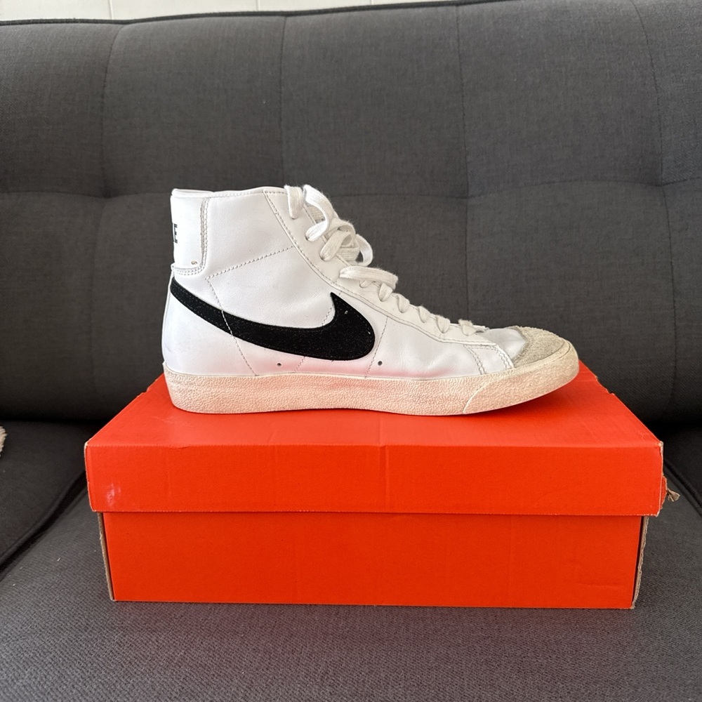 Nike White and Black High-Tops